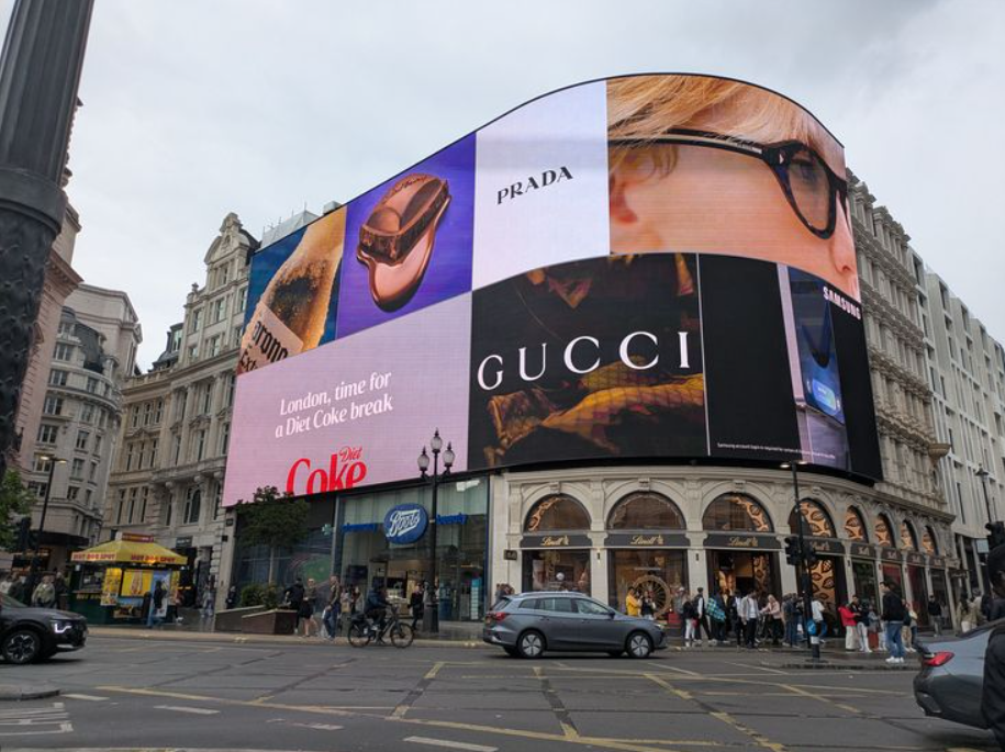Tại Sao Nên Đồng Hành Cùng Displaybooking.vn?