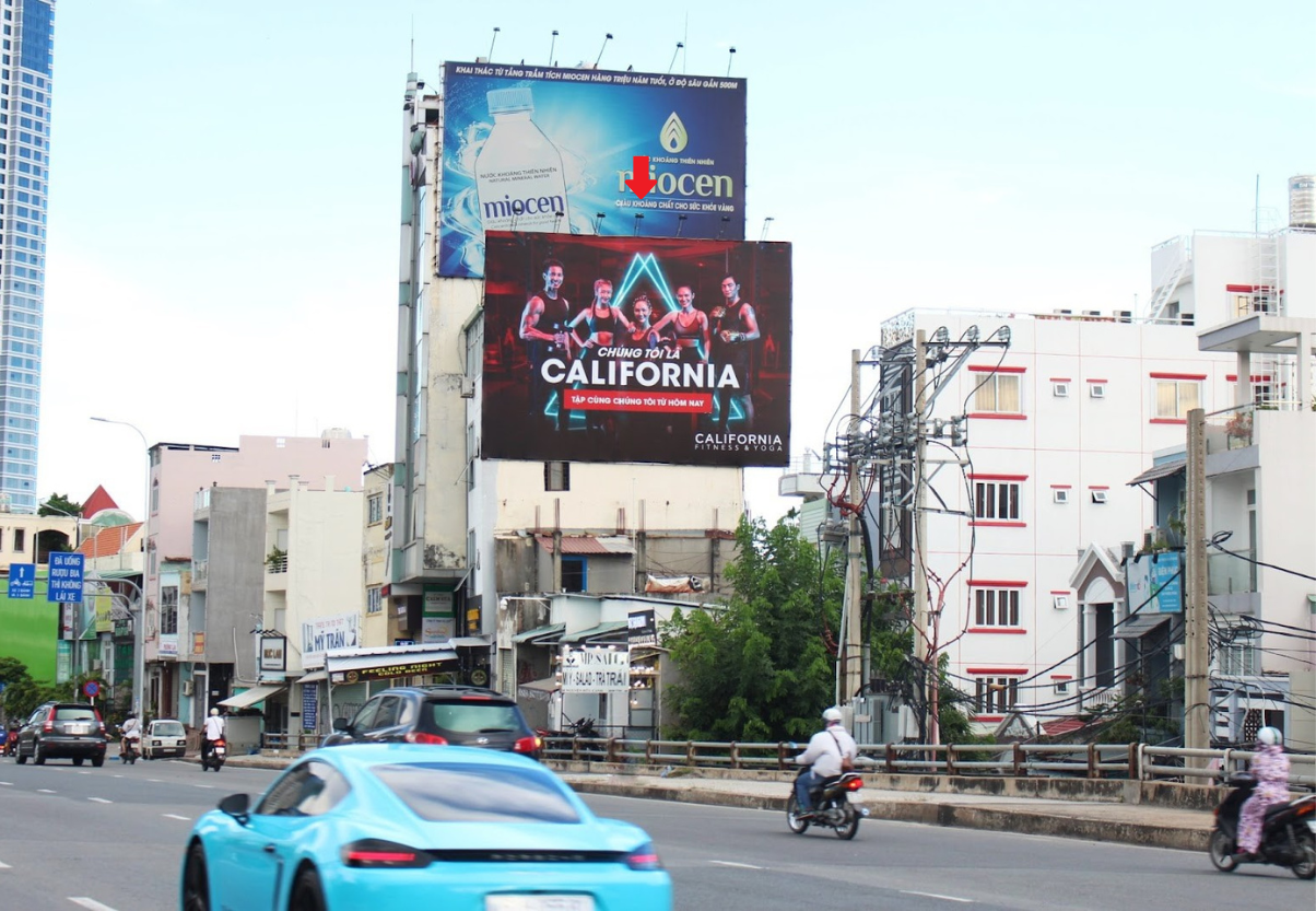 Billboard Cầu Văn Thánh 2