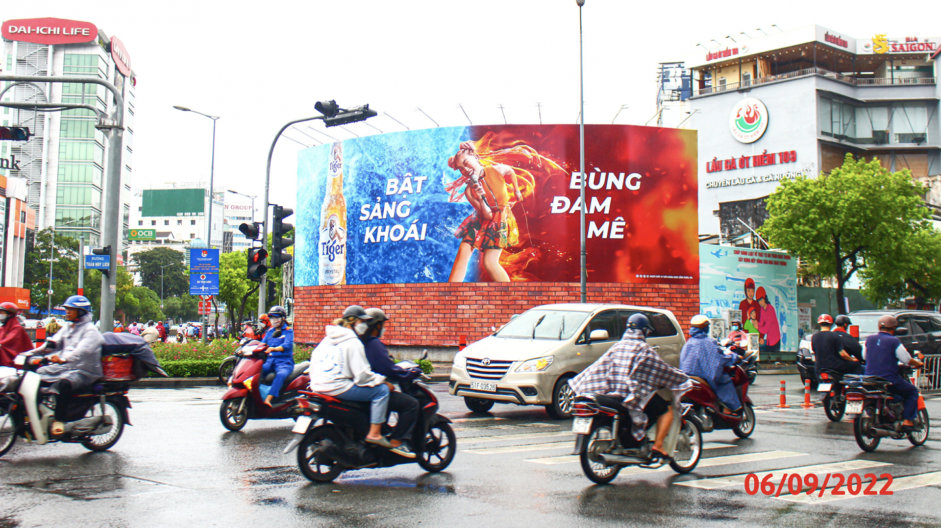 Billboard Ngã 4 Nguyễn Văn Trỗi – Trần Huy Liệu