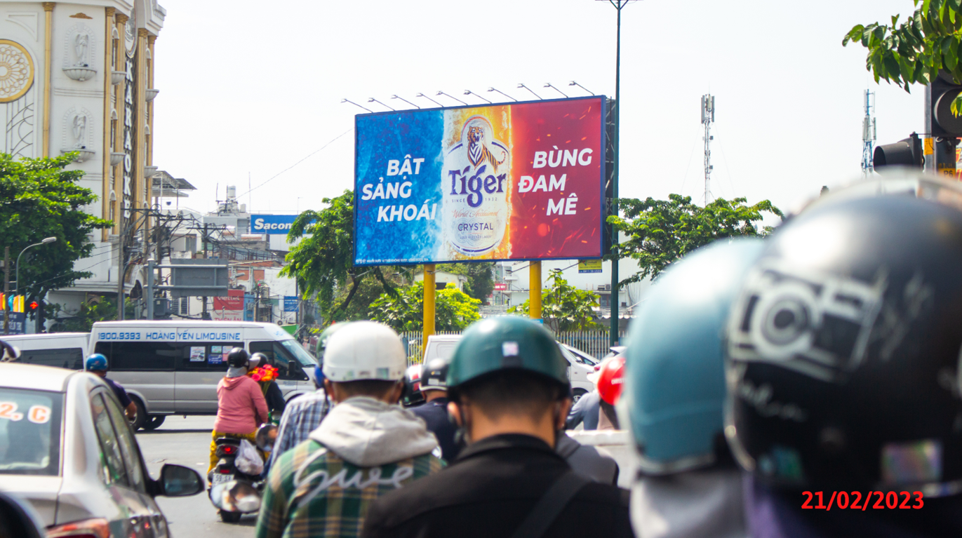 Billboard Ngã 4 Phạm Văn Đồng - Phan Văn Trị