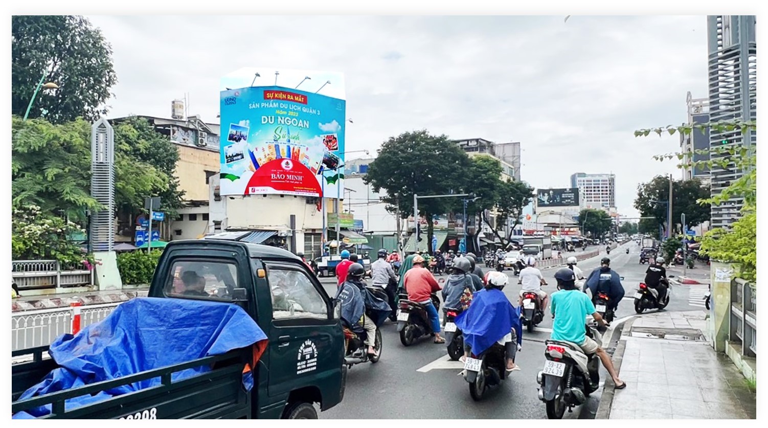 Billboard Ngã tư Lê Văn Sỹ - Trường Sa, Quận 3