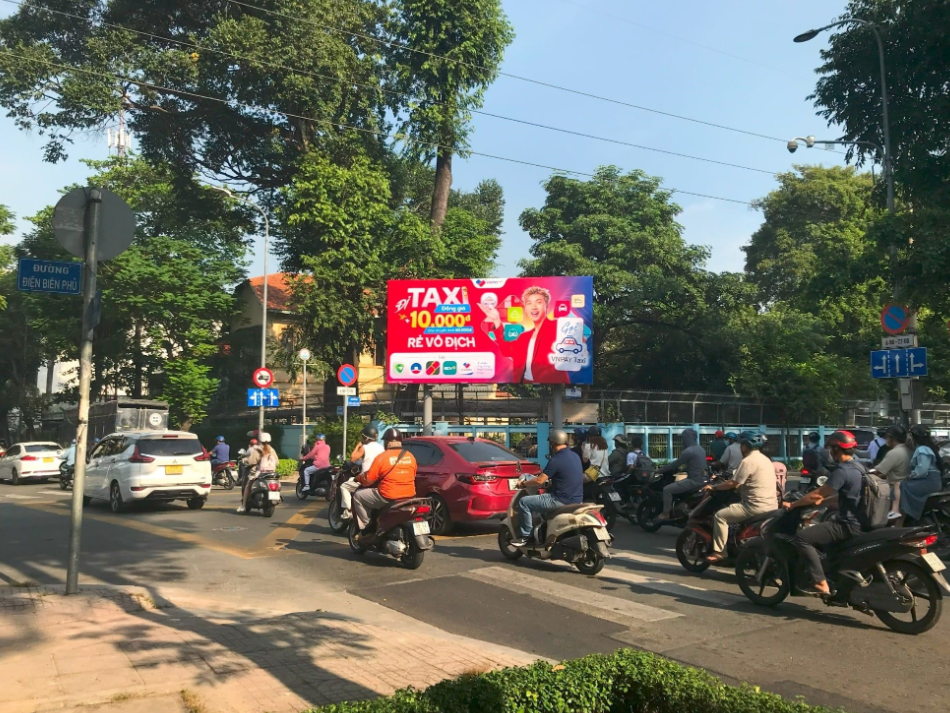 Billboard Ngã 4 Trương Định - Điện Biên Phủ, Quận 3, TP. HCM