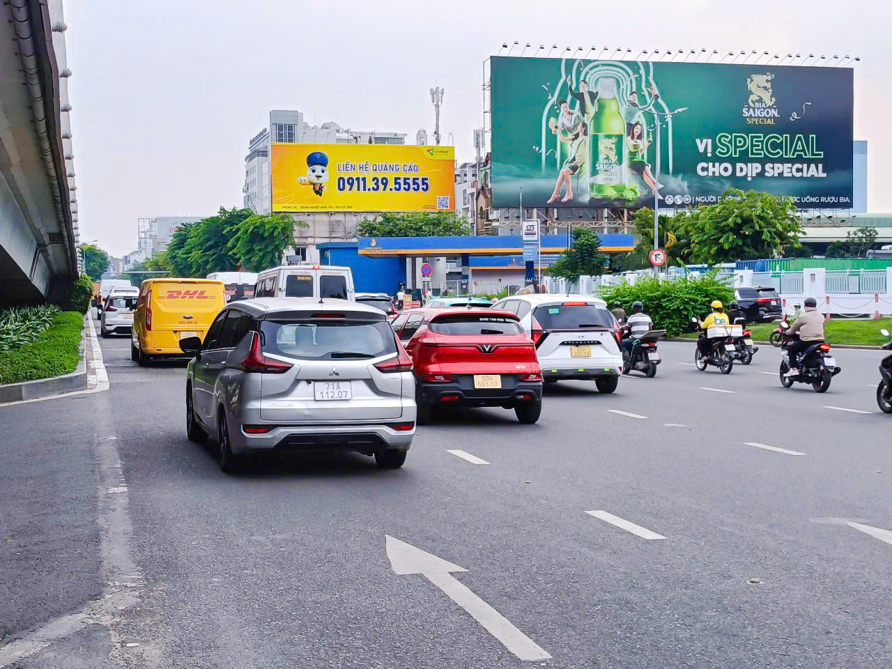 Billboard Sân bay Tân Sơn Nhất, Tân Bình
