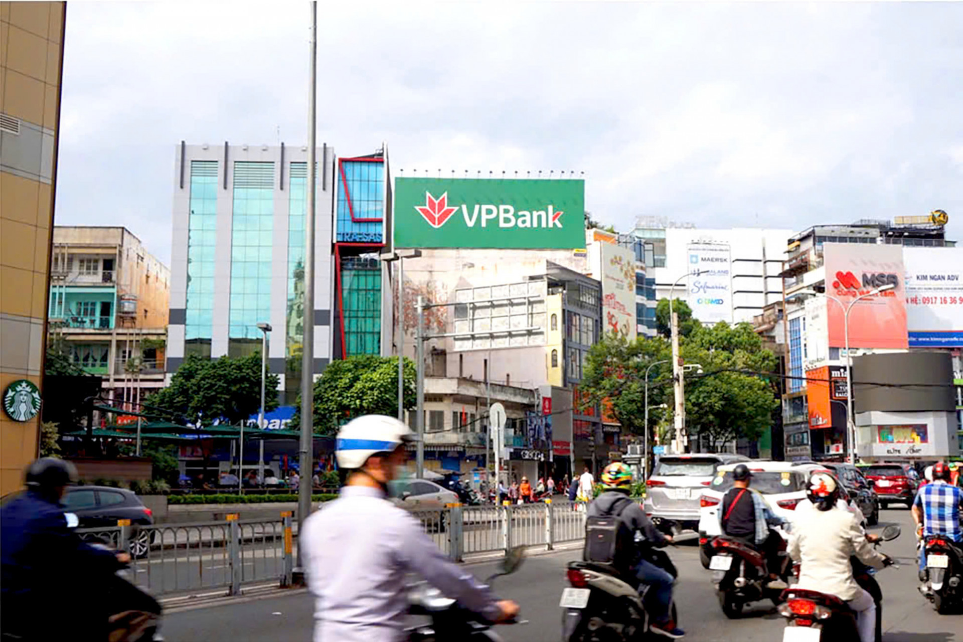 Billboard Ngã 6 Phù Đổng, Quận 1