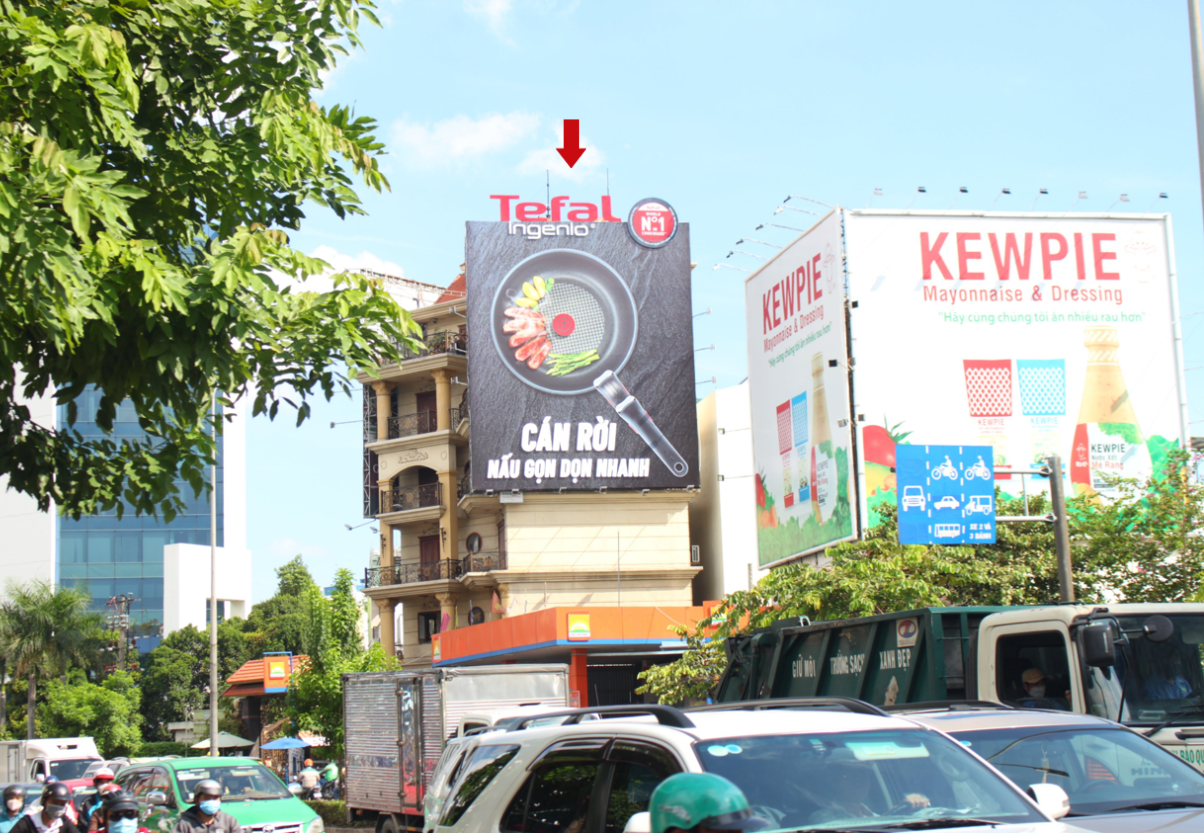 Billboard Khu vực toà nhà E.Town (Hướng Cộng Hòa đi TTTP)