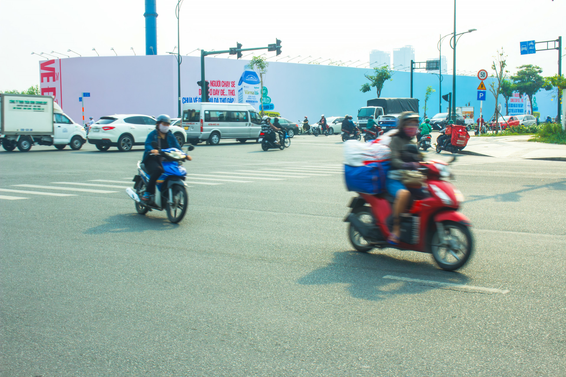 Billboard Hàng rào Tố Hữu - Nguyễn Cơ Thạch, Q.2 (bên trái) (3)
