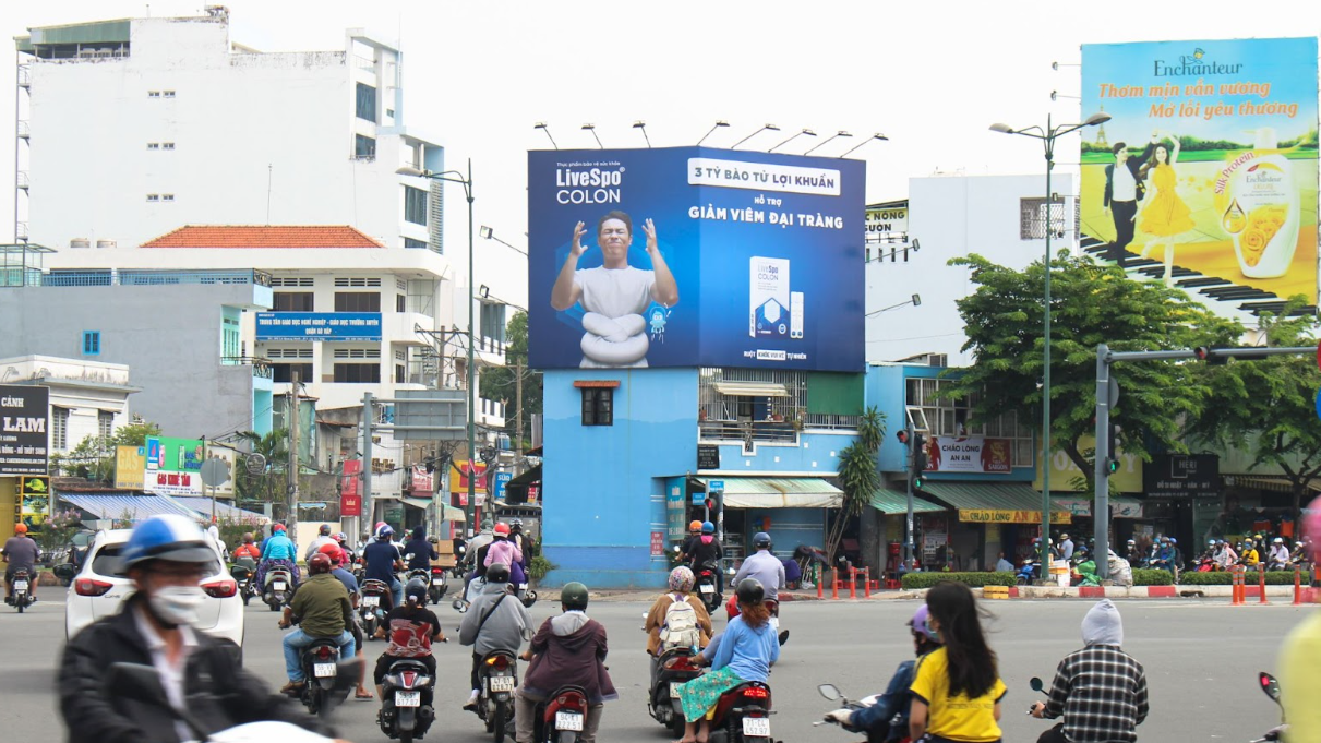Billboard Ngã 4 Lê Quang Định - Phạm Văn Đồng