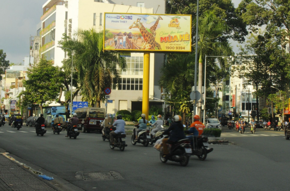 Billboard Mũi tàu An Dương Vương - Trần Phú (Công viên Thành Thái), Quận 5, TP. HCM