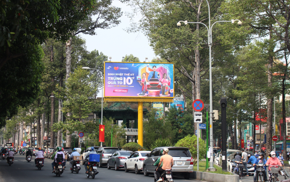 Billboard Mũi tàu Hùng Vương - Nguyễn Chí Thanh (Công viên Hòa Bình), Quận 5, TP.HCM