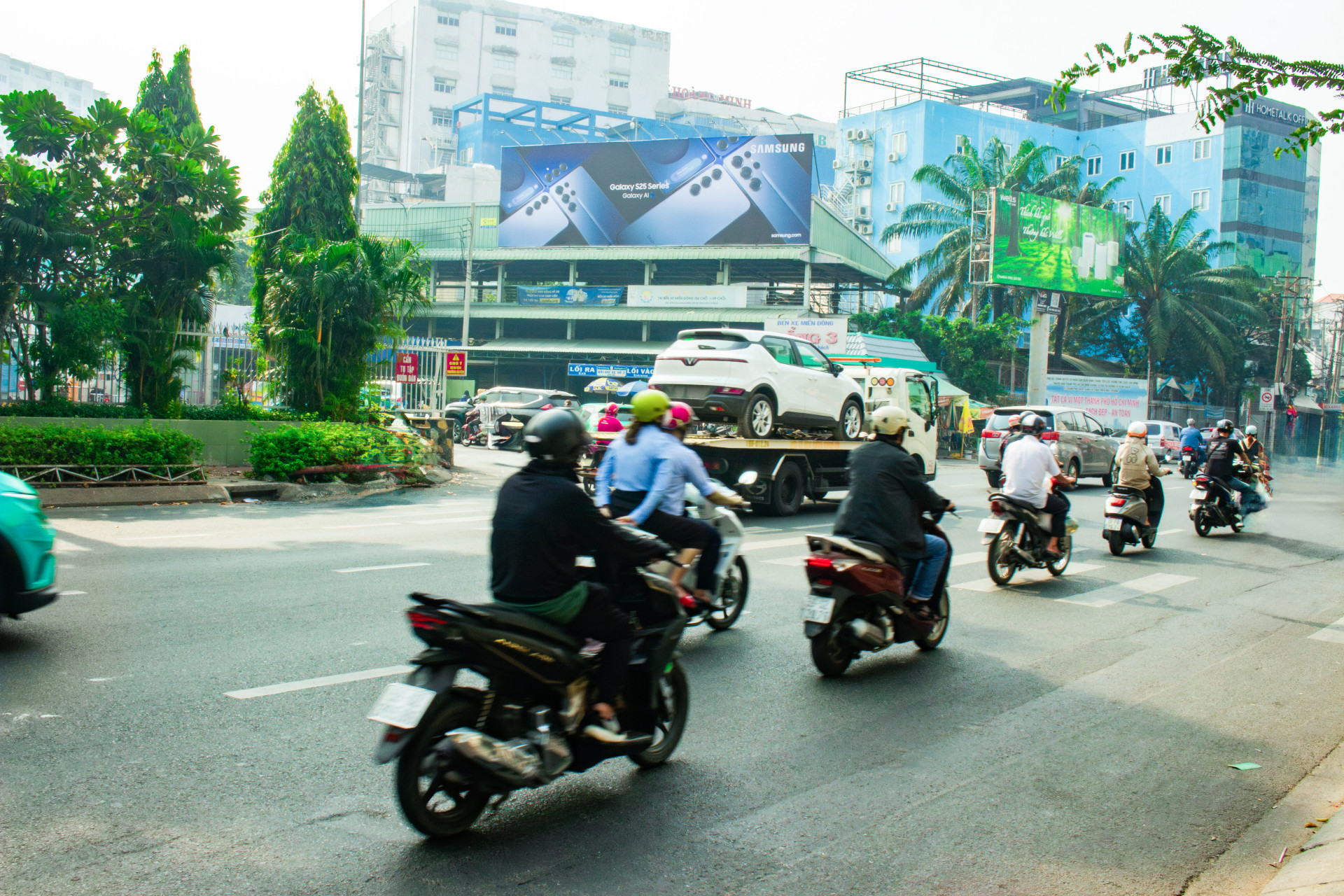 Billboard Bến xe miền Đông