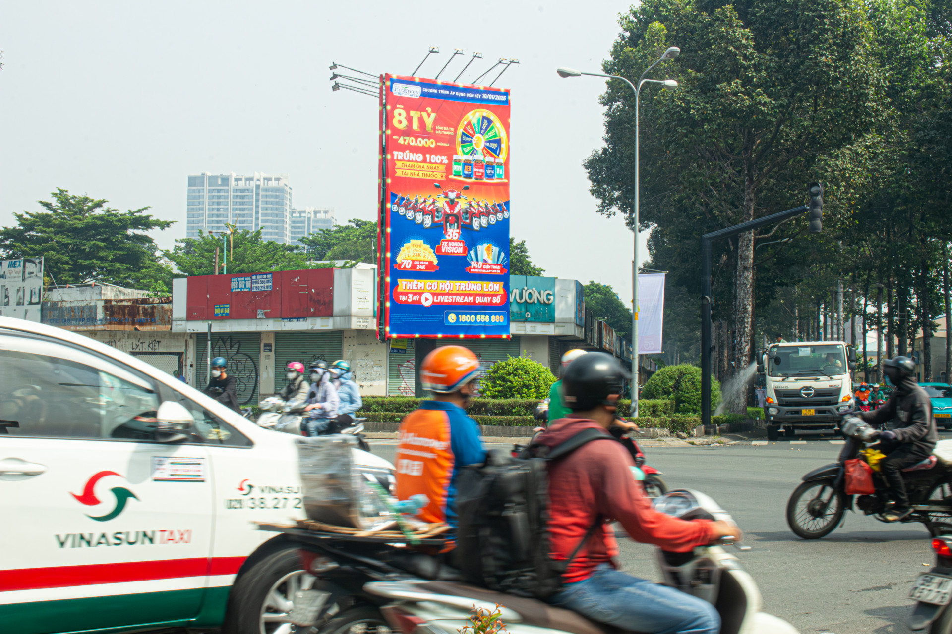 Billboard Ngã Tư Lý Thường Kiệt – Tô Hiến Thành – Quận 10