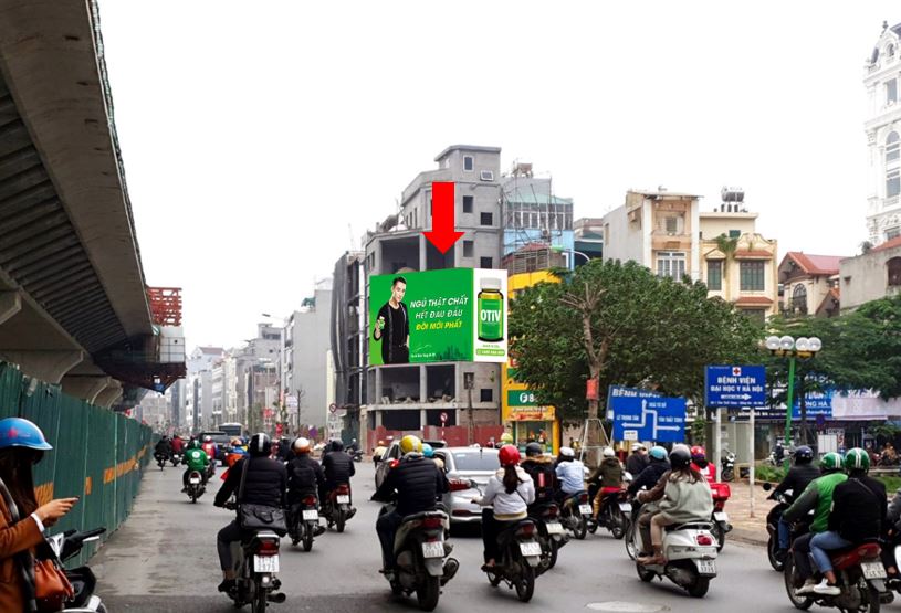 Bảng quảng cáo ngoài trời ngã tư Trường Chinh – Tôn Thất Tùng, quận Đống Đa, Hà Nội