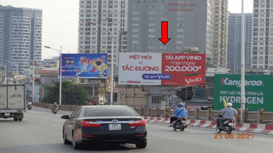 Bảng quảng cáo ngoài trời cầu Vĩnh Tuy, quận Hai Bà Trưng, Hà Nội