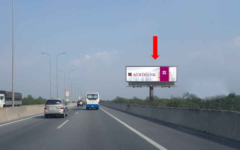 Bảng quảng cáo ngoài trời KM8+500 (Bên trái) cao tốc HCM – Long Thành, quận 9, Hồ Chí Minh