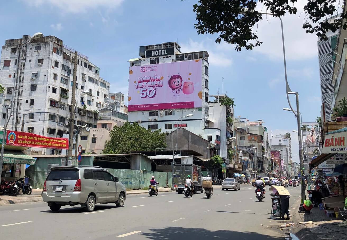 Bảng quảng cáo ngoài trời 111 Trần Hưng Đạo, quận 5, Hồ Chí Minh