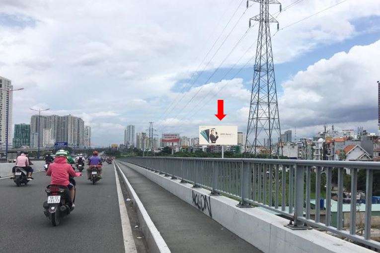 Bảng quảng cáo ngoài trời cầu Sài Gòn, quận 2, Hồ Chí Minh