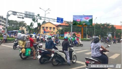 Bảng quảng cáo ngoài trời Chợ Bà Chiểu, quận Bình Thạnh, Hồ Chí Minh