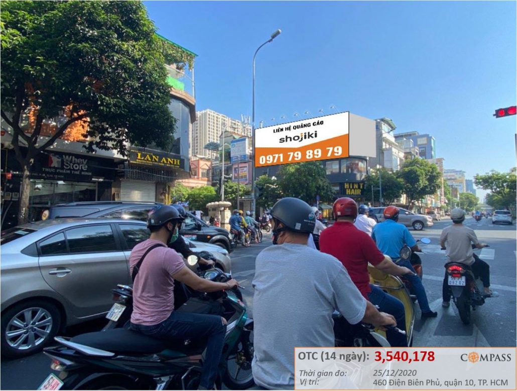 Bảng quảng cáo ngoài trời ngã tư Cao Thắng – Điện Biên Phủ, quận 10, Hồ Chí Minh