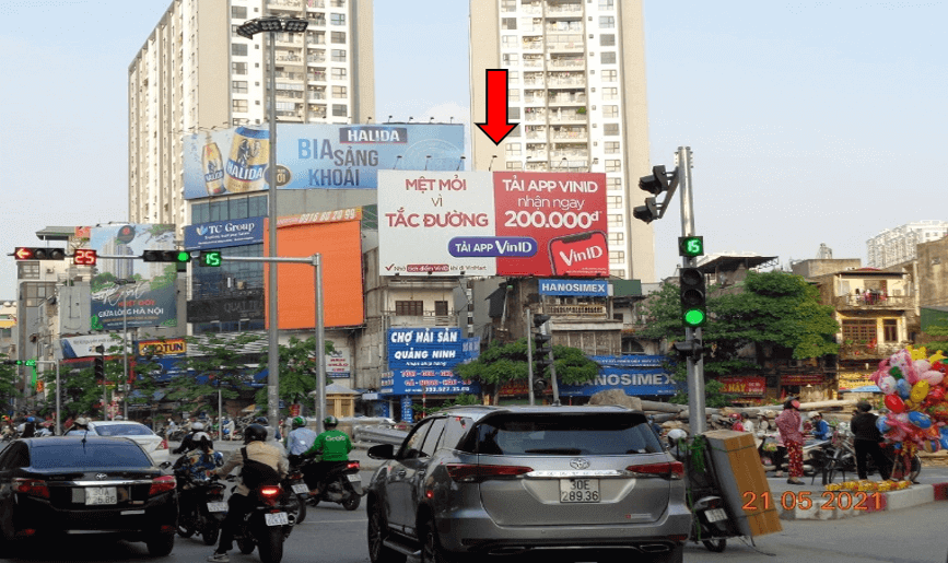Bảng quảng cáo ngoài trời cầu Mai Động, quận Hai Bà Trưng, Hà Nội