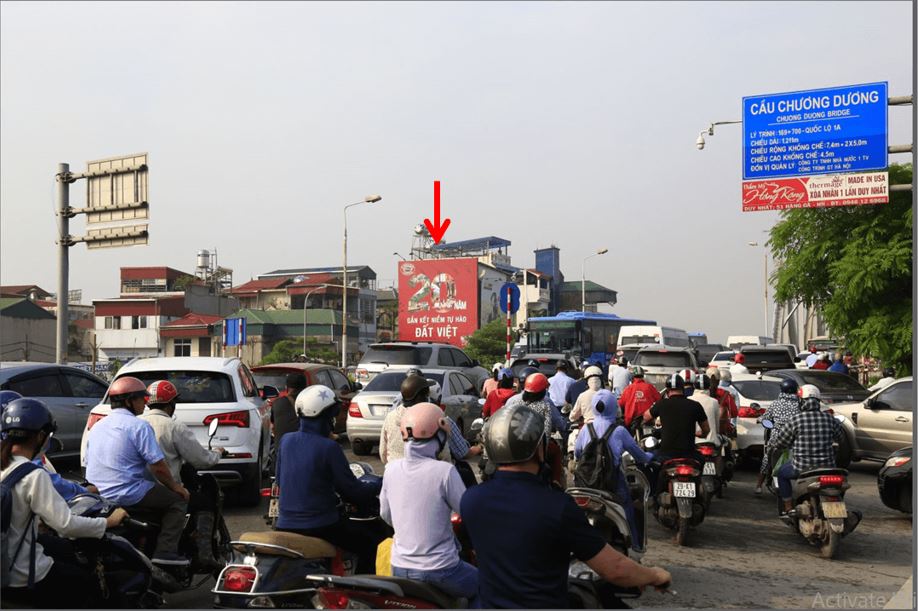 Bảng quảng cáo ngoài trời vị trí chân cầu Chương Dương, quận Long Biên, Hà Nội