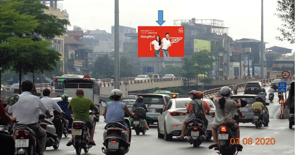 Bảng quảng cáo vòng xoay cầu Chương Dương, quận Hoàn Kiếm, Hà Nội