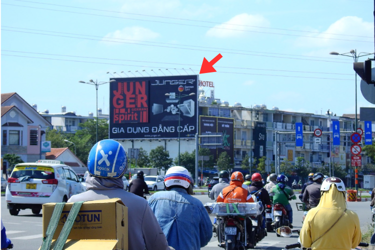 1 Bảng quảng cáo ốp tường tại số 570 Kha Vạn Cân, Phường Hiệp Bình, TP. Hồ Chí Minh