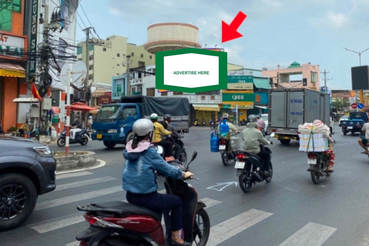 1 bảng quảng cáo treo tường 1 mặt nằm ngang tại 390 Trần Hưng Đạo, phường Long Xuyên, An Giang