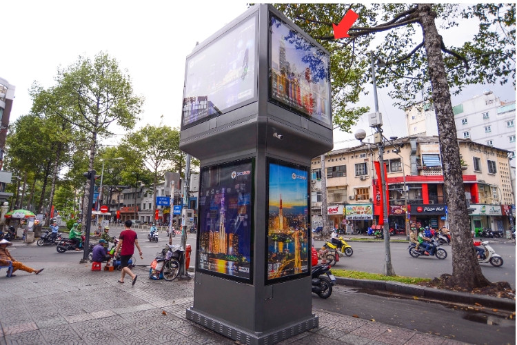 Biển quảng cáo E-tower 8 mặt, tại số 147 Trần Hưng Đạo, phường Bến Thành, TP. Hồ Chí Minh.