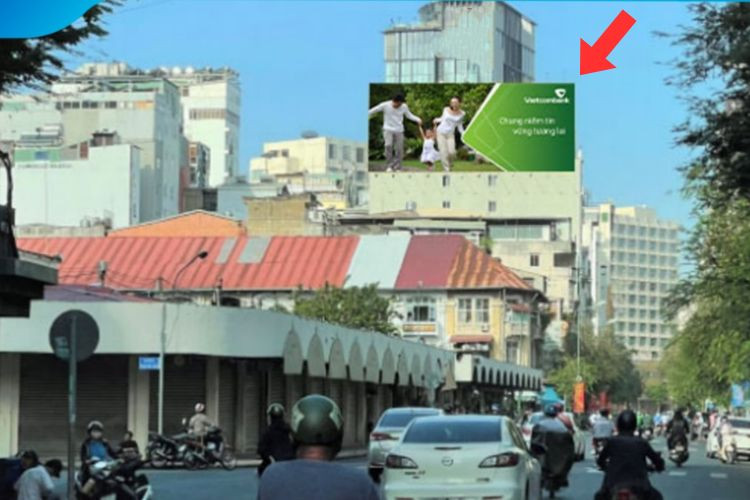 1 mặt bảng quảng cáo tại 229 Lê Thánh Tôn, Quận 1, Thành phố Hồ Chí Minh. (Cửa Bắc chợ Bến Thành)