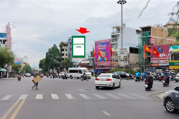 1 bảng quảng cáo treo tường dọc tại 328 Thống Nhất, phường Tây Nha Trang, Khánh Hòa (Vòng xoay Mả Vòng)