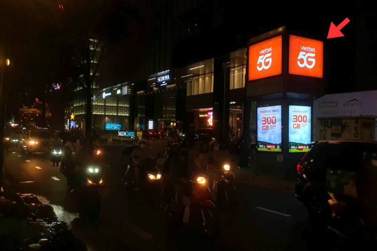 Bảng quảng cáo trụ hộp đèn E-tower 8 mặt tại 73 đường Nam Kỳ Khởi Nghĩa, Phường Bến Thành, Thành phố Hồ Chí Minh (Saigon Centre)