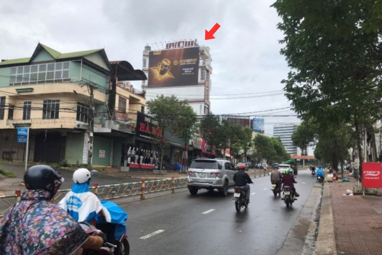 1 mặt bảng quảng cáo treo tường tại 453 Hùng Vương, phường Pleiku, Gia Lai