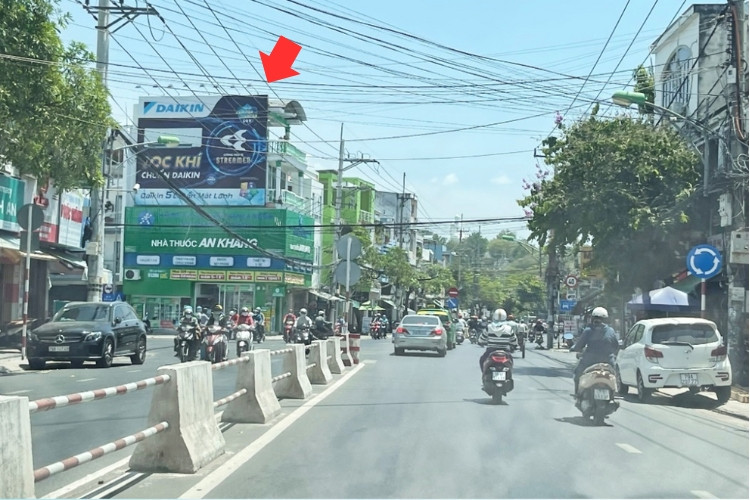 1 bảng quảng cáo treo tường nằm ngang tại 46 Lê Hồng Phong, phường Nha Trang, Khánh Hòa