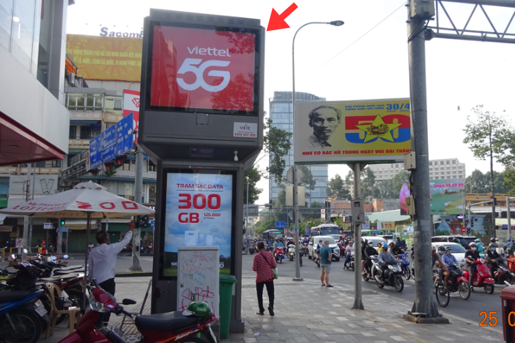 Bảng quảng cáo trụ hộp đèn E-tower đứng 8 mặt tại 95A Trần Hưng Đạo, Phường Bến Thành, Thành phố Hồ Chí Minh (Lotteria)