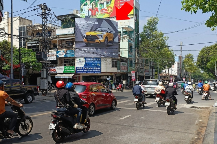 1 bảng quảng cáo treo tường nằm ngang tại 72 Phan Bội Châu, phường Buôn Ma Thuột, Đắk Lắk