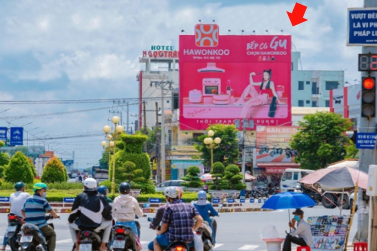 1 bảng quảng cáo treo tường nằm ngang tại 375 Quốc lộ 14, Tân Đồng 1, phường Bình Phước, Đồng Nai (Vòng xoay Đồng Xoài)