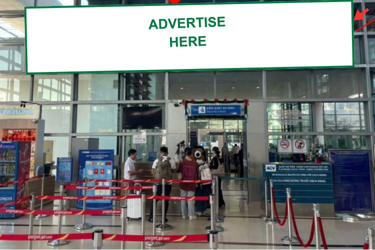 1 Bảng ốp tường phía trên khu vực lối vào an ninh soi chiếu ga đi, sân bay Buôn Ma Thuột